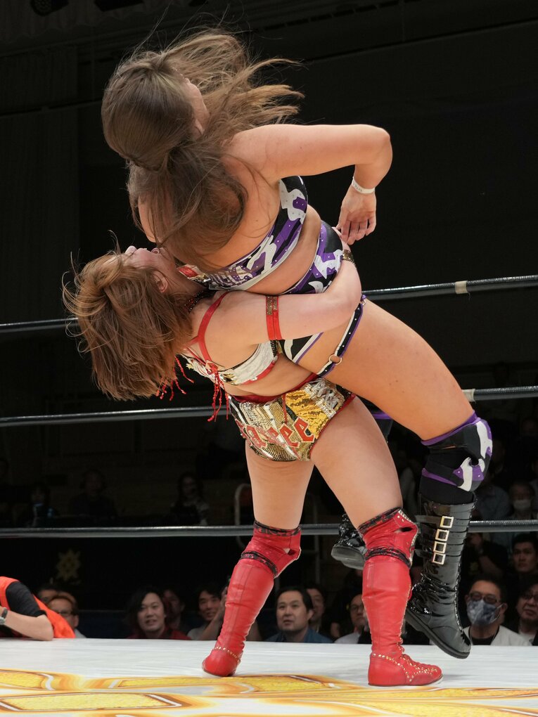 Sareeeもバックドロップで対抗する　©Essei Hara