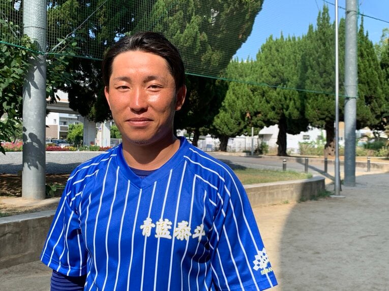 青藍泰斗を率いる青山監督。27歳は今大会の最年少監督だ　©Genki Taguchi