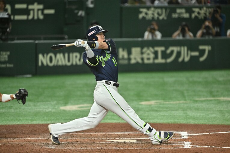 不調と言われても昨季二冠王の村上宗隆　©Hideki Sugiyama