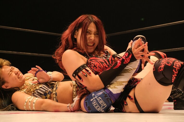 林下（右）は激しい闘いを制した