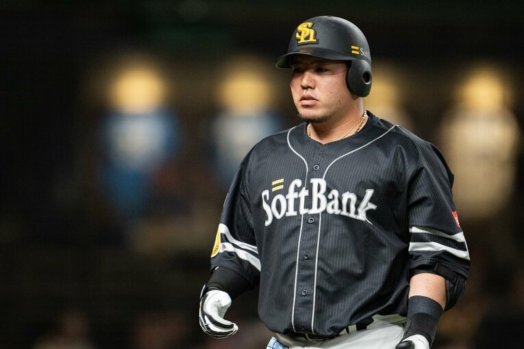 2023年にFAでソフトバンクに移籍した山川。小林さんはFA選手は「2年間活躍すれば…」というが…　©BUNGEISHUNJU