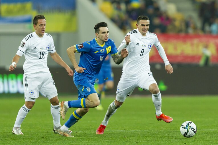 ボスニア・ヘルツェゴビナはW杯予選で敗退したが、奇しくもウクライナと同組で戦っていた。結果は1−1ドローと0−2敗退　©Getty Images