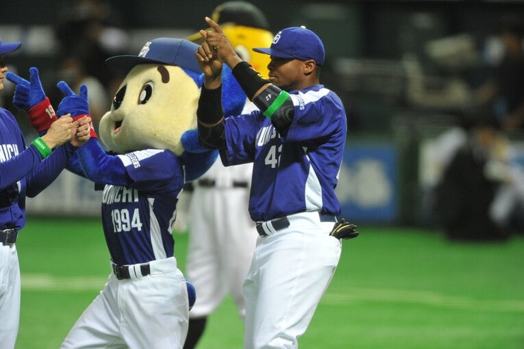 ブランコとも仲良し　©Naoya Sanuki