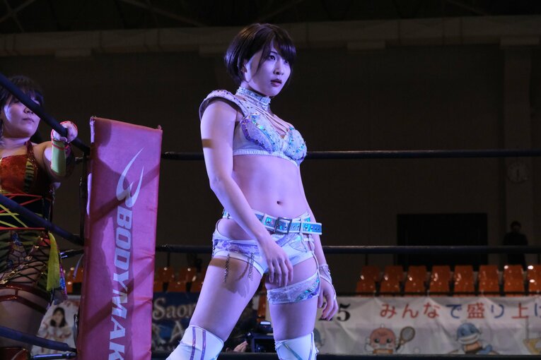 1人何役もこなした凱旋興行、最後はメインイベントに登場