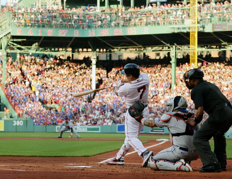 「ユニーク」と評された吉田正尚のスイング　©︎JIJI PRESS
