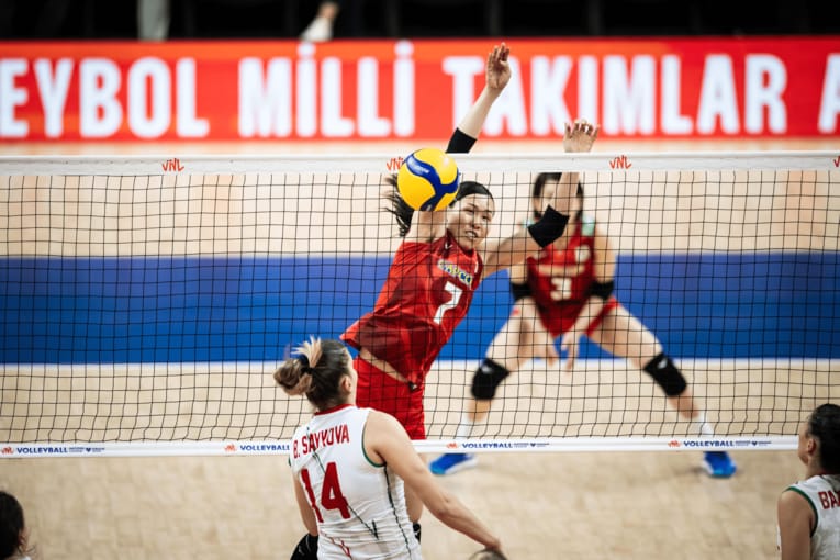 渡邊彩（VNLブルガリア戦）　©︎Volleyball World