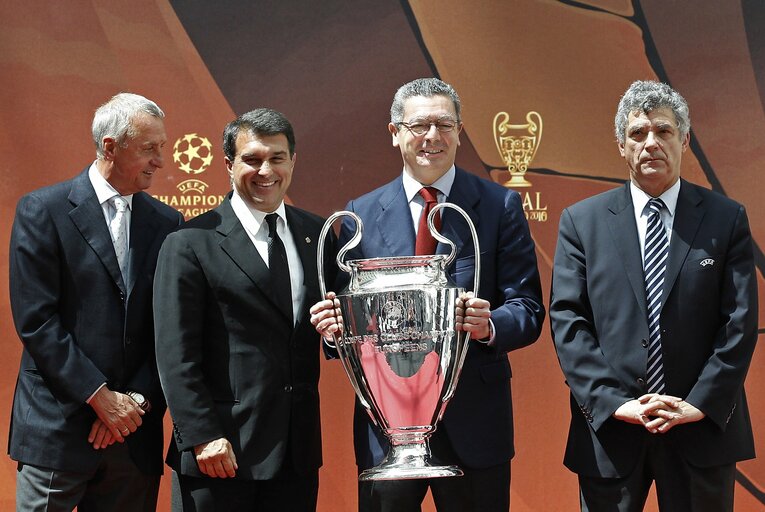 2010年のクライフとラポルタ（左端と左から2人目）©Getty Images