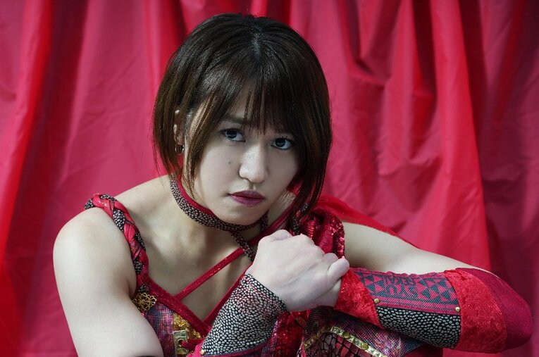 2022年、朱里はワールド・オブ・スターダム王座を10度防衛し「女子プロレス大賞」を受賞。12月29日には元同門・ジュリアとの大一番に臨む ／ photograph by Essei Hara