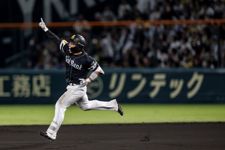 ソフトバンク野村勇の日本シリーズ優勝弾の瞬間！連続写真で一気に見る（3枚目／14枚中）©️Kiichi Matsumoto