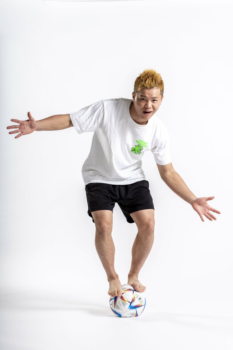 サッカーを観戦するときは選手の反応スピードや1歩目の速さなどが気になるという　©Takuya Sugiyama