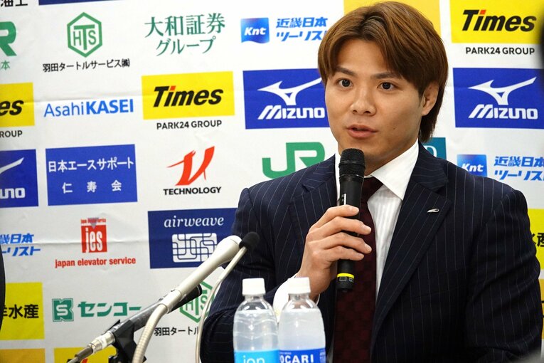 会見で意気込みを語る阿部一二三　©Koji Fuse