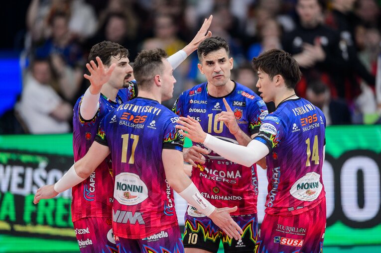 ペルージャで共にシーズンを過ごしたシモーネ・ジャンネッリと石川祐希　©︎Newspix.pl/AFLO