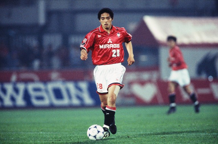 1998年清水商卒業後、浦和レッズに入団した小野伸二。シーズン9得点を挙げ、新人王＆Jリーグベスト11に　©J.LEAGUE