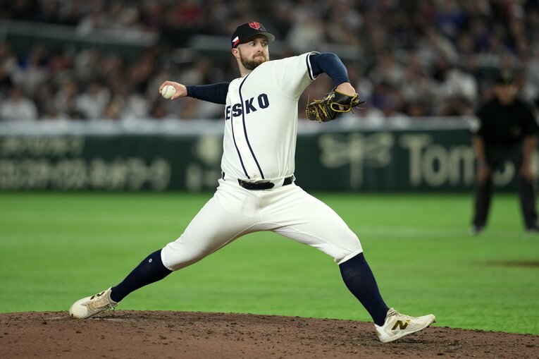 2大会連続で代表入りした27歳の投手フィリップ・チャプカ。　大学で宇宙開発技術を学びながら宇宙開発関連会社に勤め、並行して野球も続けている。今回の大会直前の宮崎合宿中には、宿舎に帰ると論文執筆に取り組んでいたという。　©Getty Images