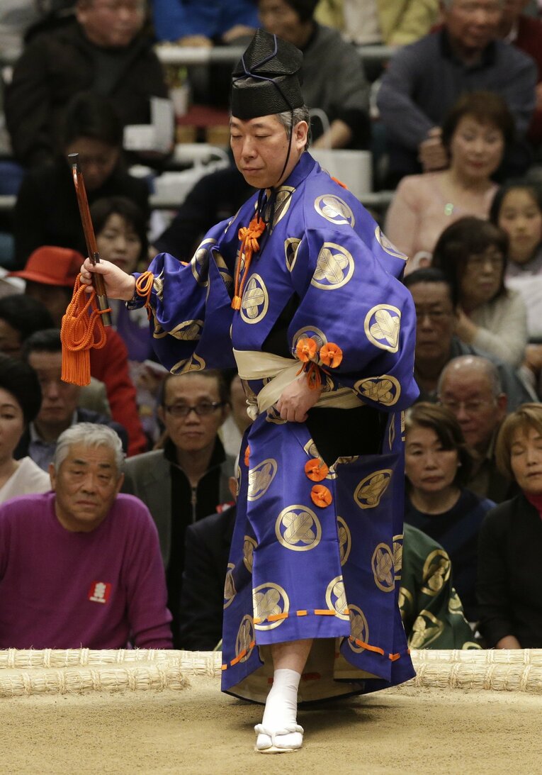 土俵上の木村庄太郎さん（2016年春場所で撮影）　©時事通信社