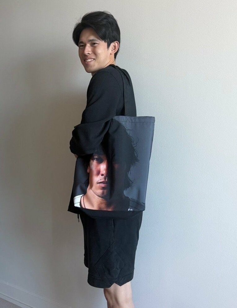 高野の元には早速、嬉しそうにトートバッグを持つ佐々木朗希の写メが送られてきた　（高野脩汰投手提供）