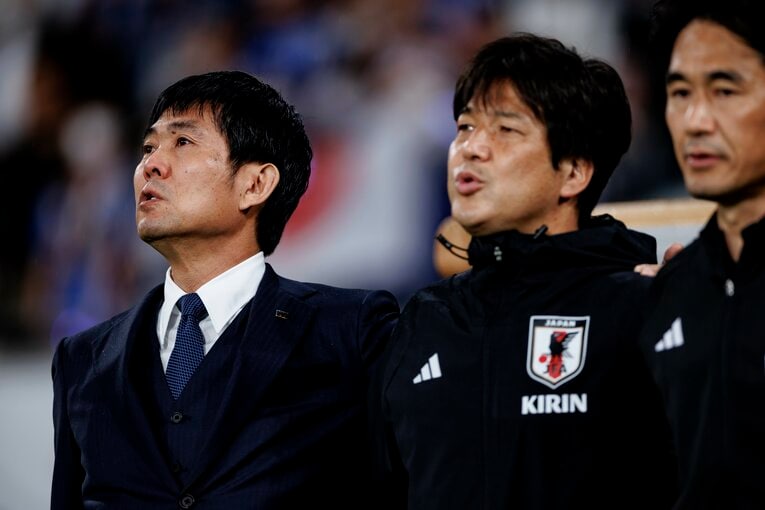 森保一監督、名波浩コーチ　©︎Kiichi Matsumoto/JMPA