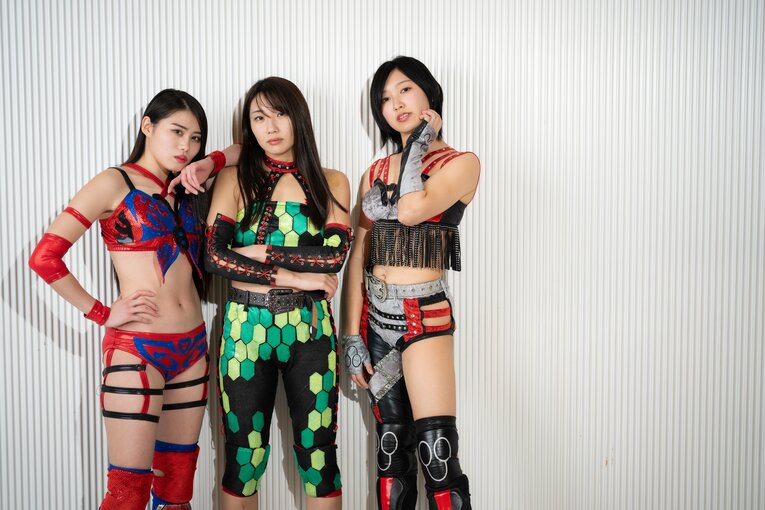 マリーゴールドの“グラビア三銃士”　©Shiro Miyake