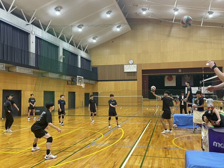 愛工大名電バレーボール部の練習風景（筆者撮影）