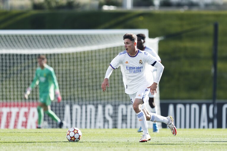 レアルの18歳日本人・中井卓大が「写真撮ってよー！」 無邪気さと表裏一体な《CLを含めた超シビアな競争》の舞台ウラ(15)