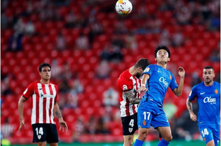 久保建英を間近で撮って気づいた《試合前ルーティンとファールを受けた後のクセ》 韓国の至宝イ・ガンインとの共存はどうなる？(19)