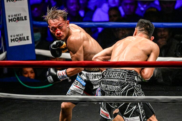 堤聖也vs.ノニト・ドネア。12月17日、両国国技館　©Takuya Sugiyama