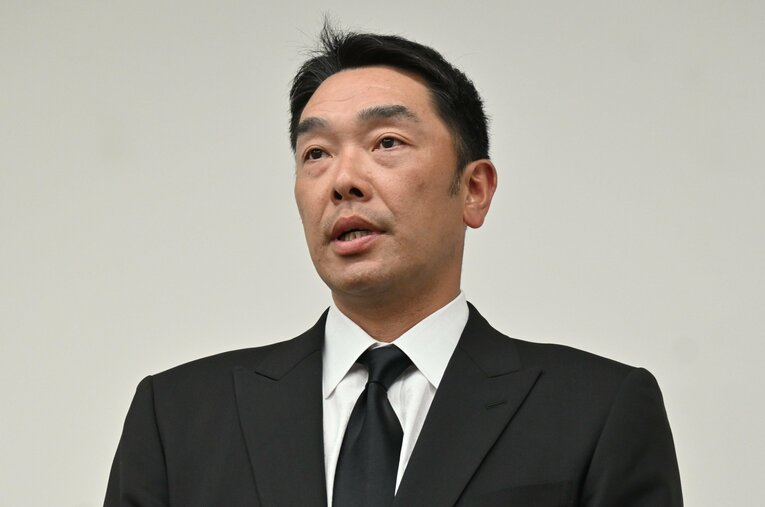 予想外の事態から退任した阿部慎之助氏は今なにを考えているのだろうか。最もよく知る、元巨人広報・香坂英典氏に阿部氏との関わりを聞いた ／ photograph by JIJI PRESS