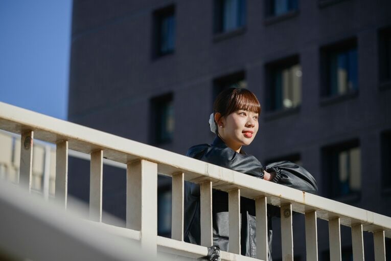 青学大3年生で、Tリーグでもプレーするカットマン・小林りんご【スワイプするとそのほかの写真もご覧になれます】　©Hirofumi Kamaya