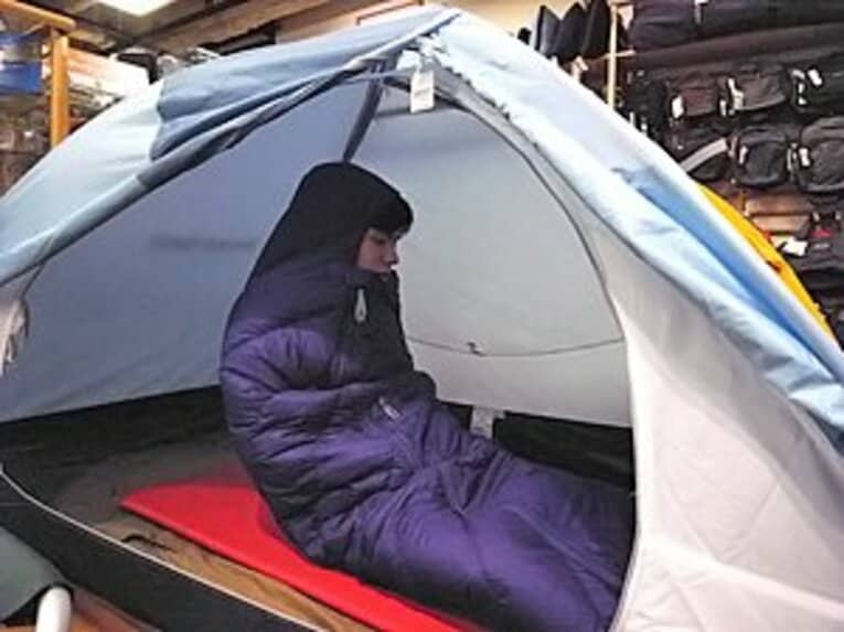 モンベル渋谷店で寝袋を試用。暖かい