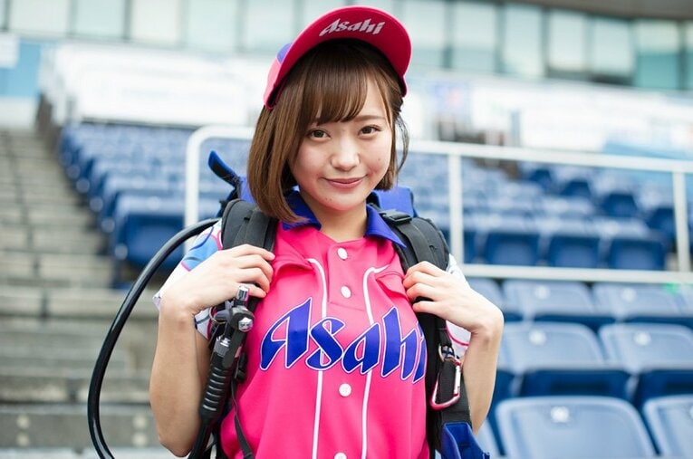 “ZOZOマリン最強の売り子”なな。これは、もう1つのペナントの物語。(7) ／ photograph by Yuki Suenaga