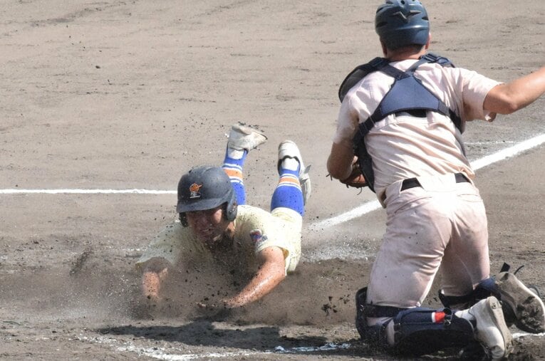 高校野球部vs高校サッカー部、部員数が多いのはどっち？ 甲子園地方大会の参加校は19大会連続で減少しているという ／ photograph by JIJI PRESS