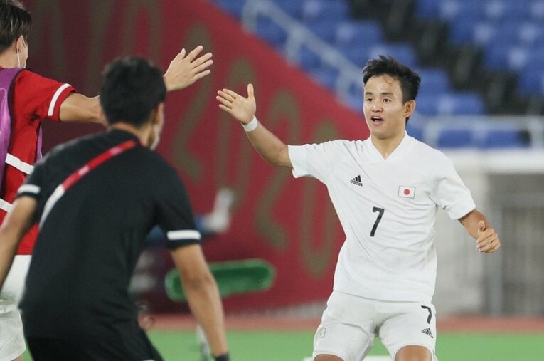 フランスに4-0と完勝した日本代表。久保建英は3試合連続ゴールでチームを牽引した ／ photograph by JIJI PRESS