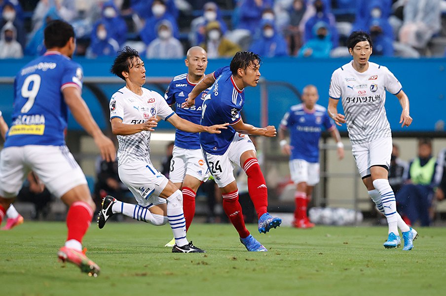 僕はどのポジションでも マリノス岩田智輝24歳 生粋のポリバレント が大化けしそうなワケ 逆転優勝のキーマン Jリーグ Number Web ナンバー