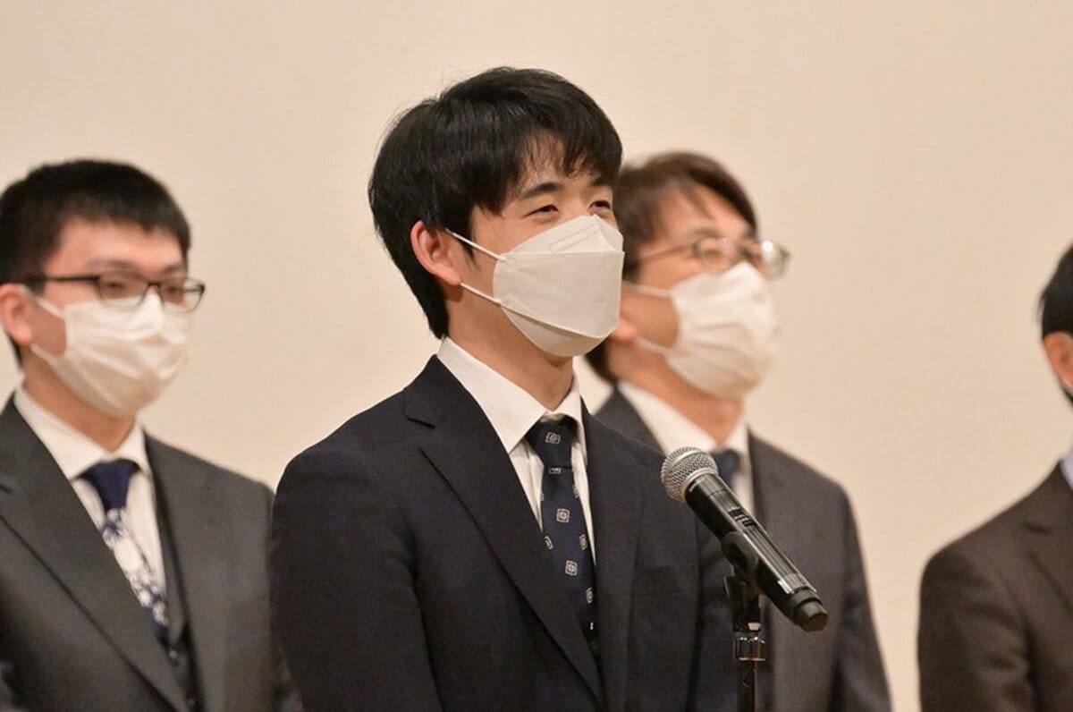 将棋 ロボット　オレンジ　アクション　フィギュア 可動式　藤井聡太　羽生善治 横浜流星、藤井聡太八冠の“おやつタイム”を激写！？羽生善治九段