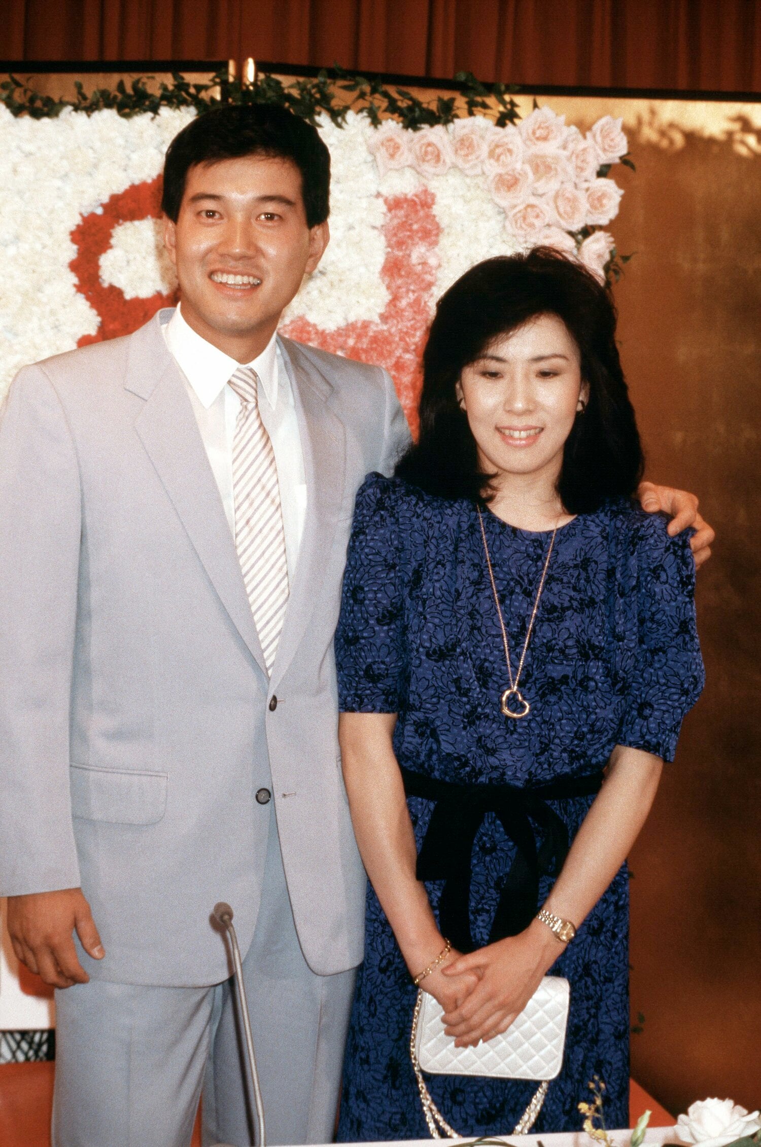 1986年5月9日、巨人・原辰徳の婚約発表会見（東京・羽田東急ホテル）　©JIJI PRESS