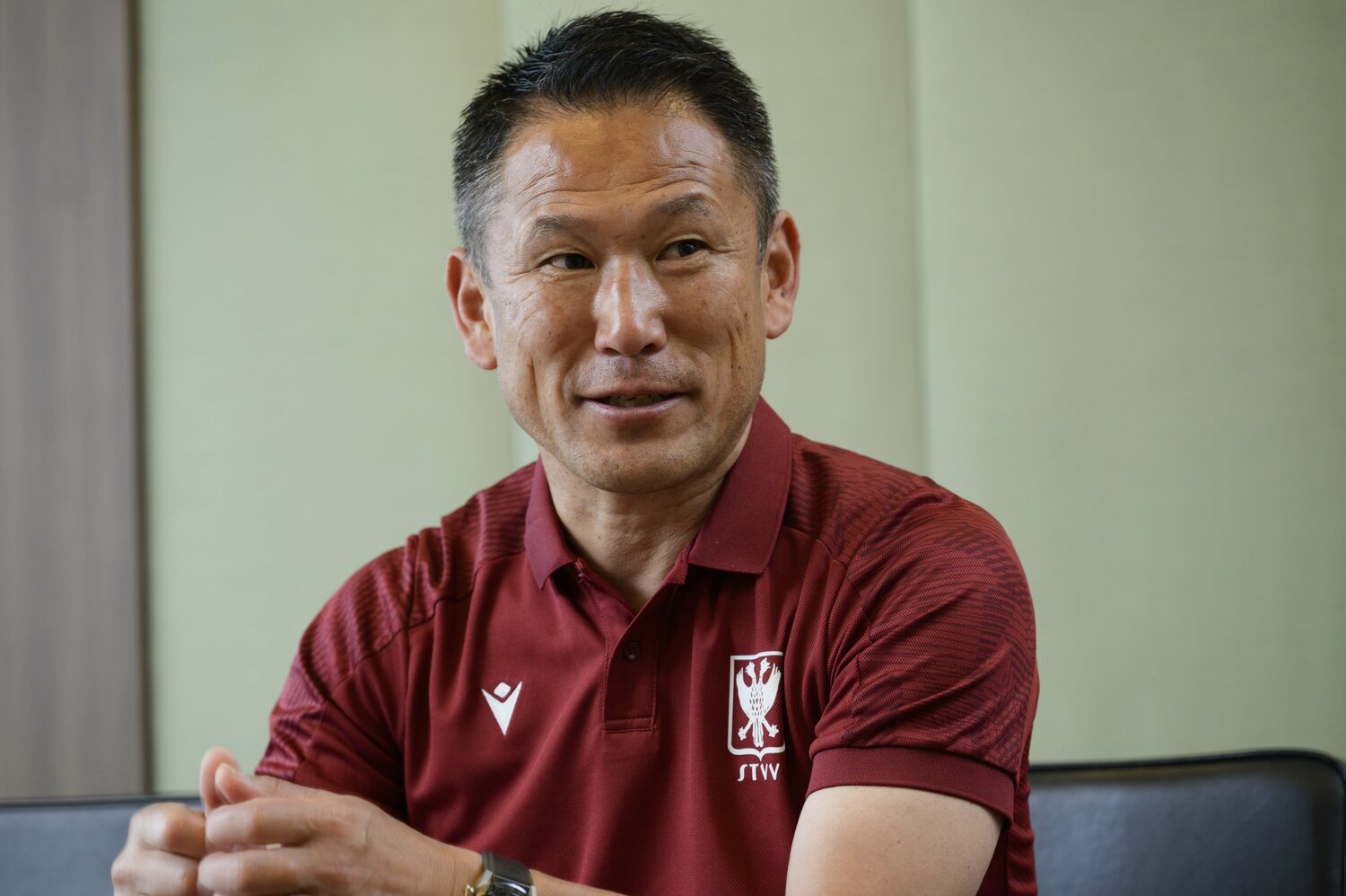 高野剛さん。ベルギー1部・シントトロイデンでアカデミー部門責任者を務める　©Hirofumi Kamaya