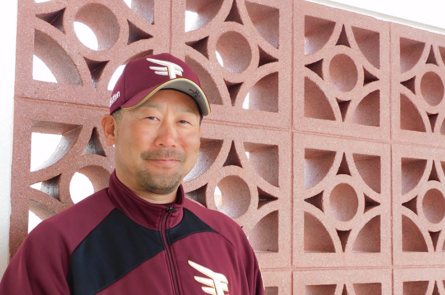 1年で退任→二軍監督→2度目の就任は「かなり考えました」楽天・三木肇監督“オファーが絶えない男”の横顔「理想は父。小さい頃、夜中に起きると…」<Number Web> photograph by Haruka Sato
