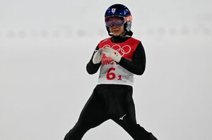 4カ国5名が“犠牲”に…高梨沙羅が泣き崩れた超異例“スーツ規定違反”乱発の「なぜ」と再考されるべき手順《ドイツ監督も激怒》