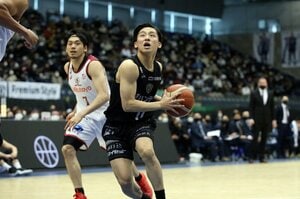 目の前で三木谷社長がステフィン・カリーとビデオ通話…河村勇輝が楽天とマネジメント契約した“本当の理由”