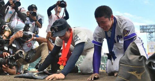 甲子園で負けたチームが土を集めるのは、なぜ“当たり前”になった？ 63