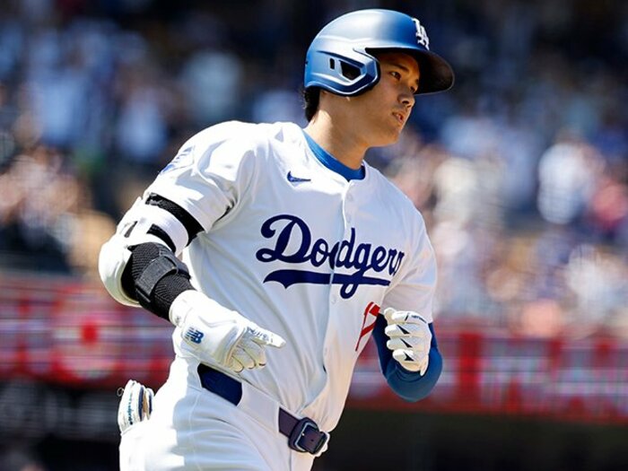 “体重86キロ→102キロ”になった大谷翔平…「特別な1本ですけど」「サイズがないと難しい」“松井秀喜超えホームラン”前後コメントの真意＜Number Web＞ photograph by Kevork Djansezian/Getty Images