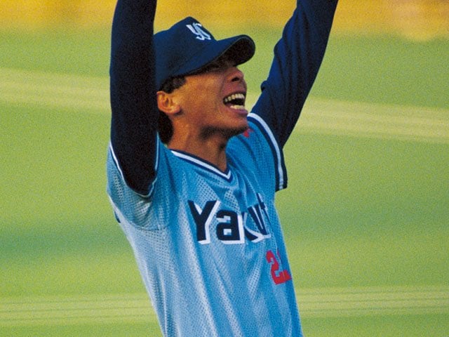 プロ野球大型メンコ？ 指揮官・高津臣吾の原点］戦友の想いを背負って――'92＆'93年日本