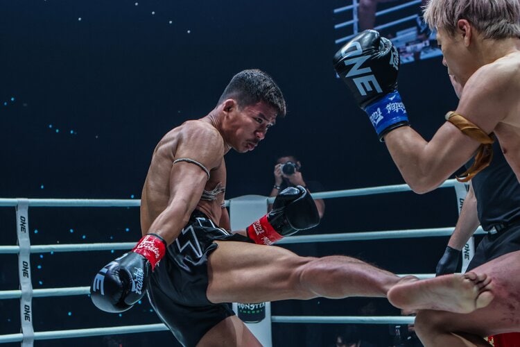 武尊 スーパーレック パーカー 格闘技 キックボクシング ONE165