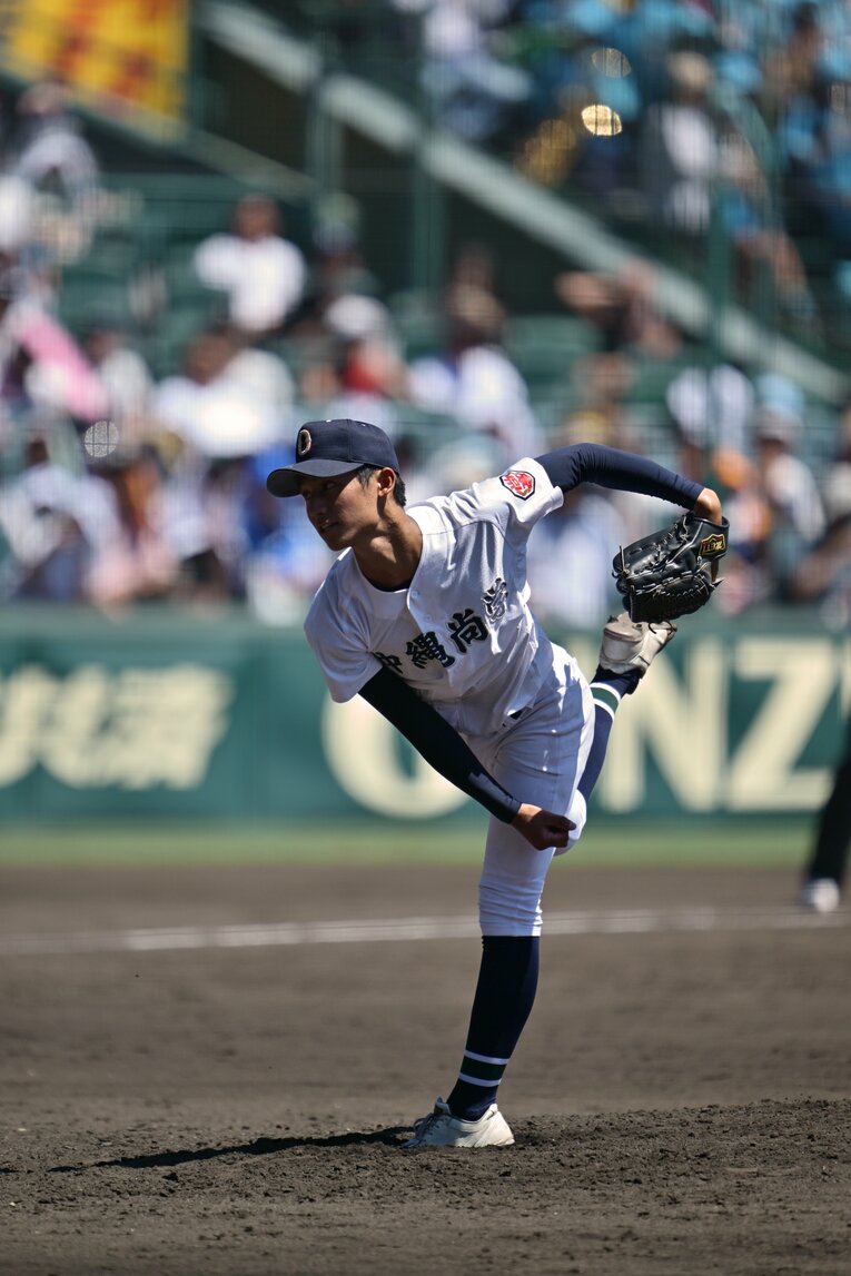 沖縄尚学・新垣有絃の投球フォーム（8枚目／全8枚） ©Hideki Sugiyama