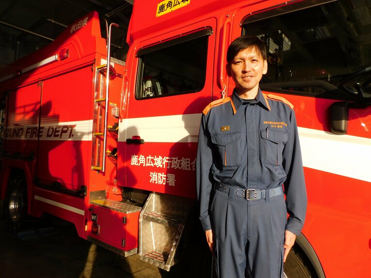現在は消防司令補として故郷を守る　©︎Haruka Sato