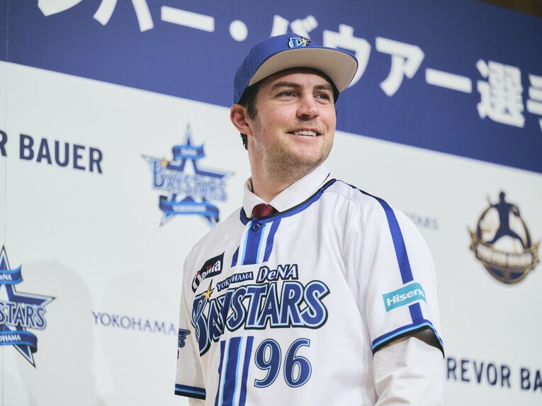 ユニフォームを身に着けたバウアー　©Yuki Suenaga