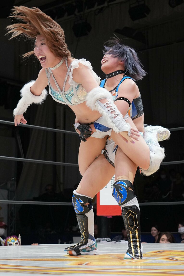 MIRAIと戦う桜井麻衣。8月30日、後楽園ホール　©Essei Hara