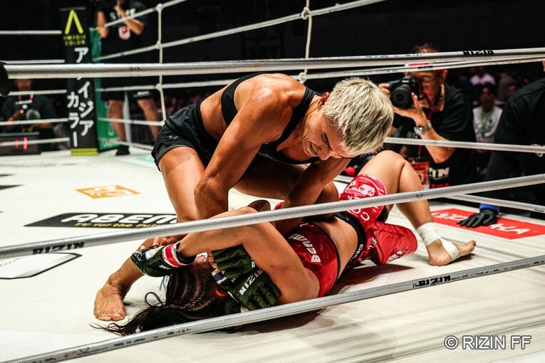 RENAvsクジュティナ　©RIZIN FF
