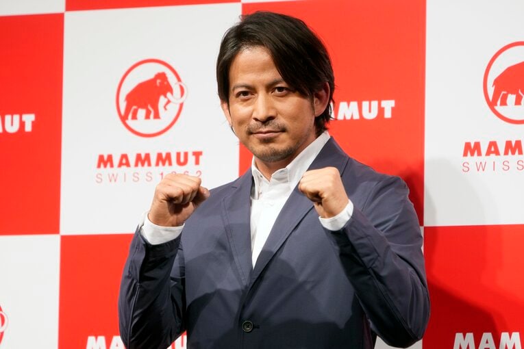 元V6、俳優の岡田准一（44歳）。「岡田さんは僕よりも練習している」と福島が語るほど、柔術にハマっているという　©JIJI PRESS