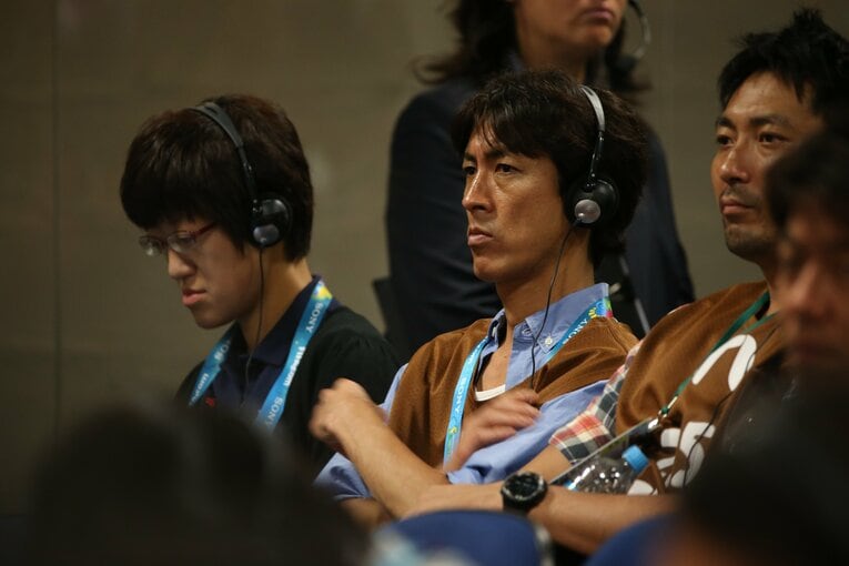 スポーツ記者に混じって2014年W杯ブラジル大会を取材する矢部浩之　©JMPA